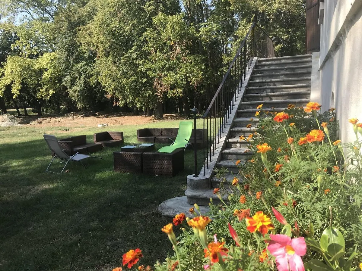 Bed & Breakfast Domaine Des Chabriers Bed and Breakfast Ourches